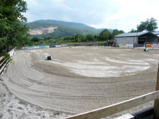 与莫利塞马厩的马术协会 